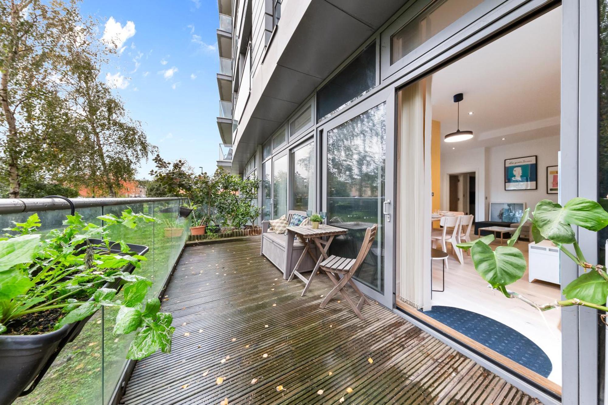 Trendy 2 Bed Flat In Greenwich With Car Parking Лондон Экстерьер фото
